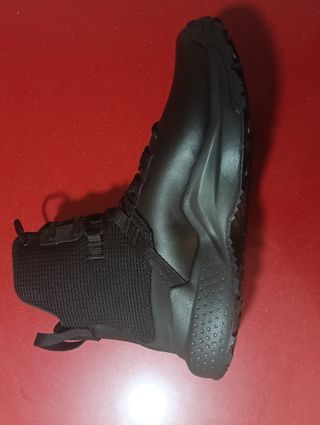 Botas Under Armour Negras modelo nuevo