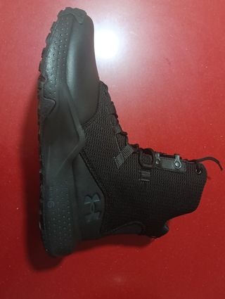 Botas Under Armour Negras modelo nuevo