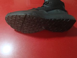 Botas Under Armour Negras modelo nuevo