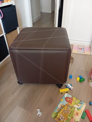 Taburete modular/puff convertible + cuatro sillas