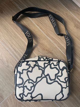 Bolso Tous bandolera beige y negro