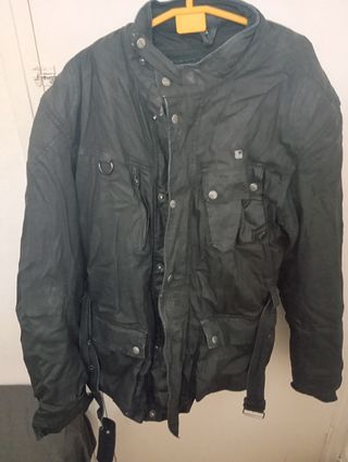 Chaqueta negra impermeable hombre de moto overlap 