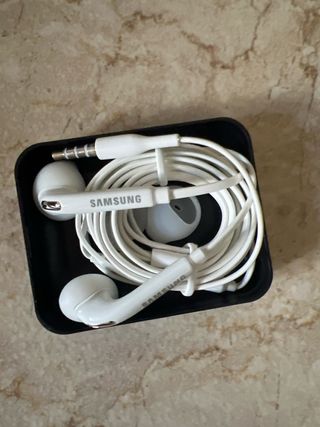 Auriculares Samsung blancos