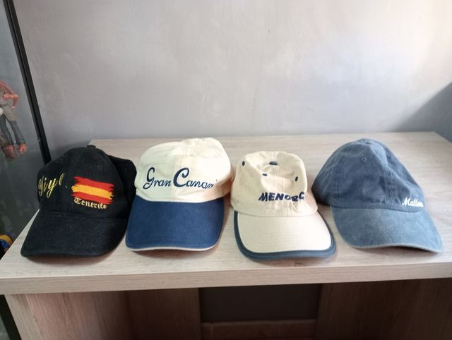 4 gorras islas de España