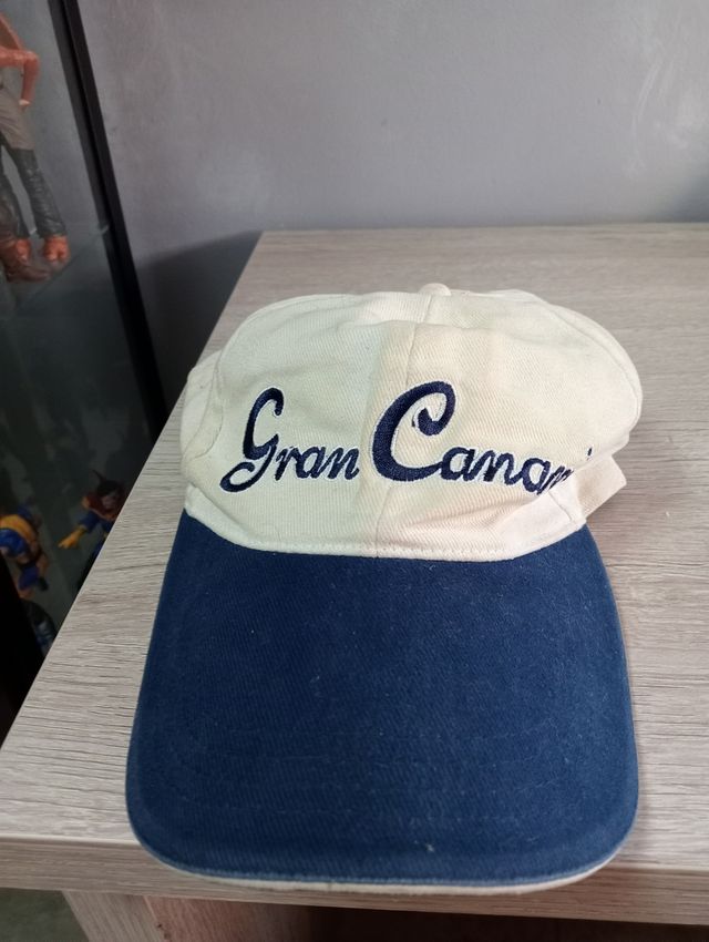 4 gorras islas de España