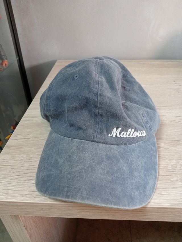 4 gorras islas de España