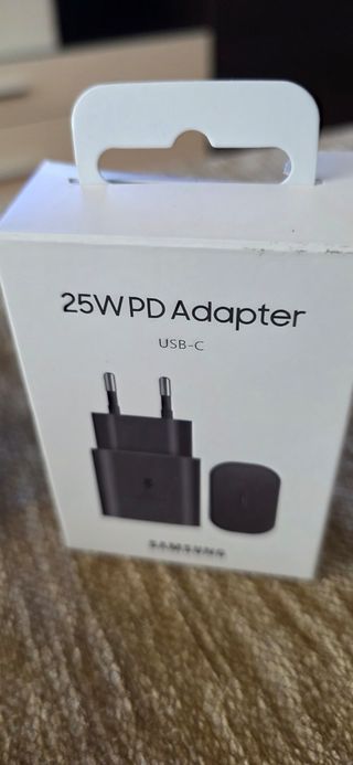 Tablet Samsung + cargador + auriculares