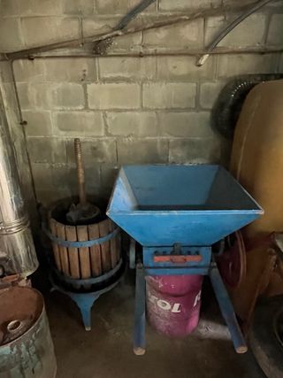 Prensa-lagar y trituradora de uvas