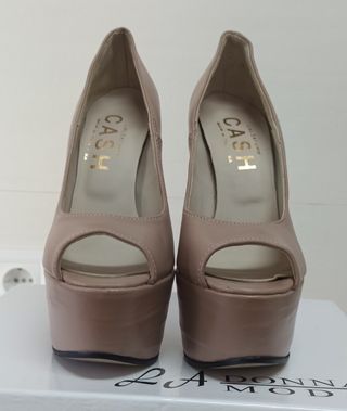 Espectaculares tacones plataforma beige 16 cm 