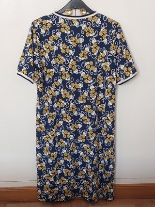 Vestido estampado de tela con hombreras