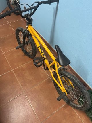 BMX bici amarilla