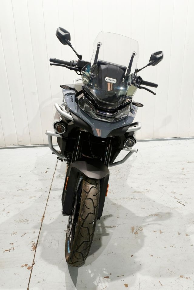 CFMOTO MT 800