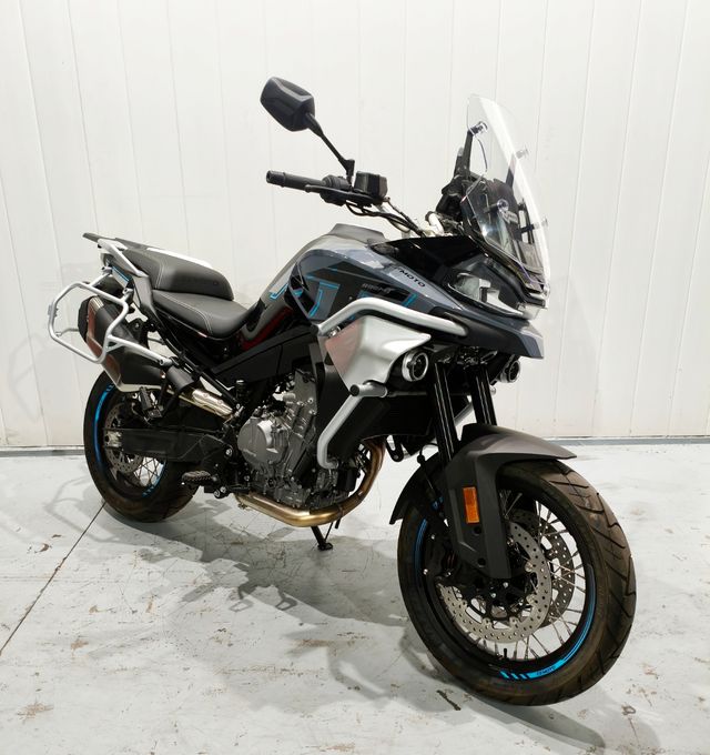 CFMOTO MT 800
