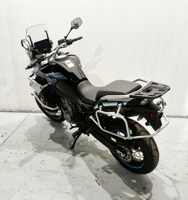 CFMOTO MT 800