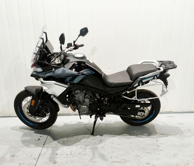 CFMOTO MT 800