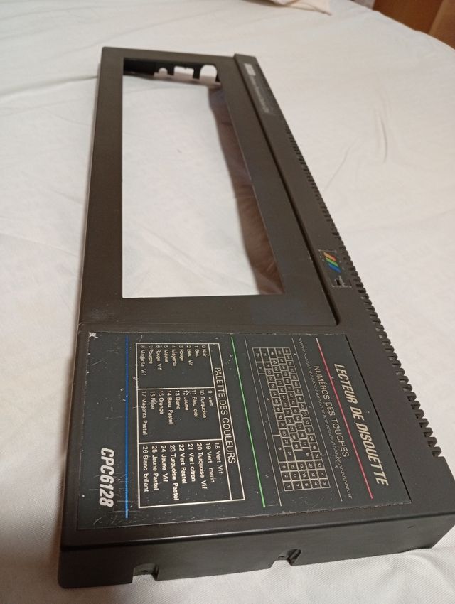 Amstrad CPC 6128: Carcasa superior