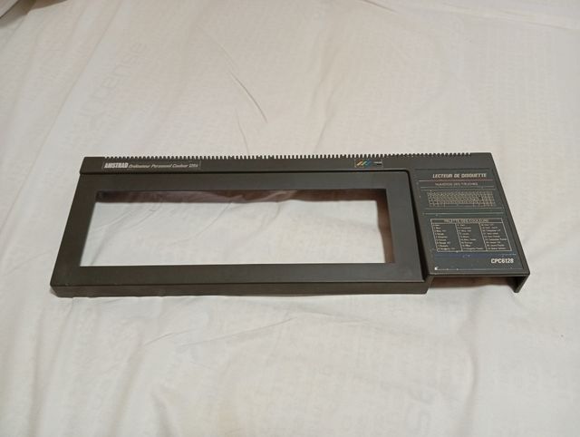 Amstrad CPC 6128: Carcasa superior