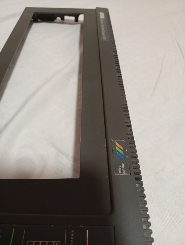 Amstrad CPC 6128: Carcasa superior