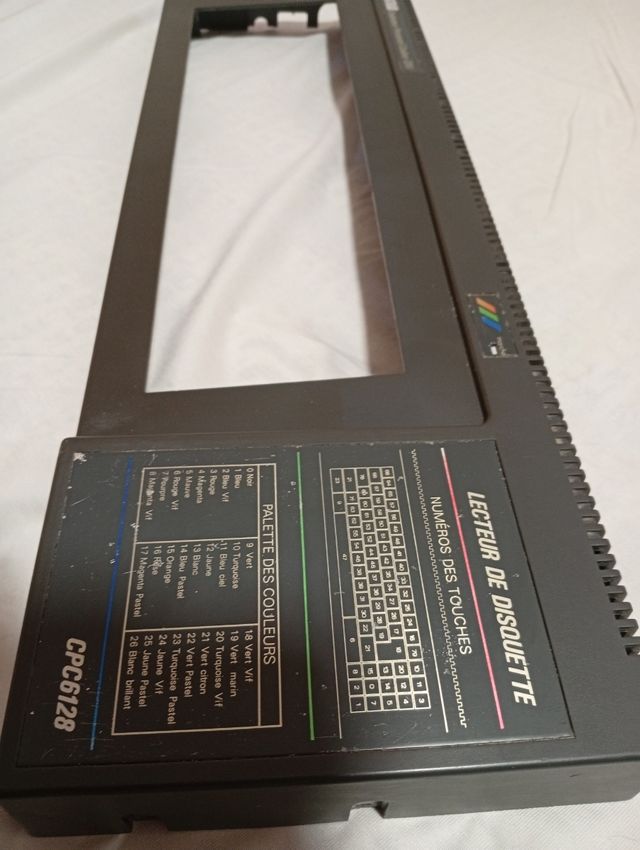 Amstrad CPC 6128: Carcasa superior