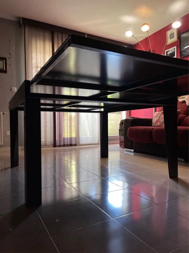 Mesa de salón extensible marrón wengué + 8 sillas