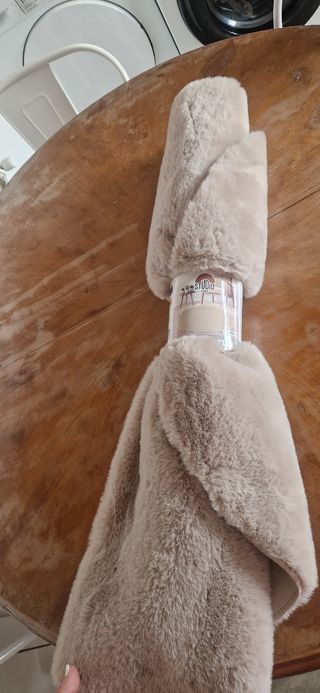 Alfombra Studio beige redonda. 