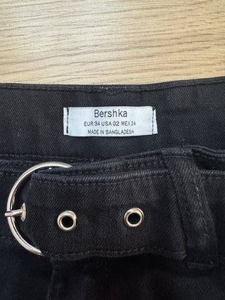 Mini falda negra Bershka