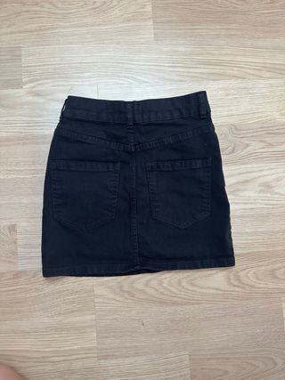 Mini falda negra Bershka