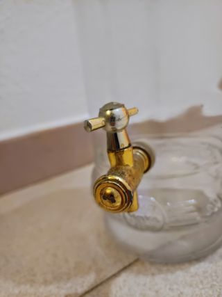 Botella dispensadora antigua