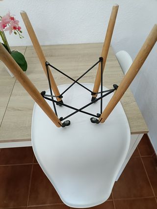 Mesa comedor beige de madera- extensible 