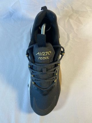 Nike Air Max 270 React - Negro. Segunda mano.