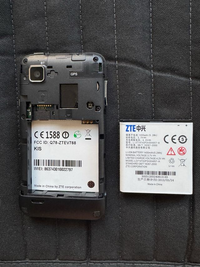 ZTE V788 - Móvil plateado