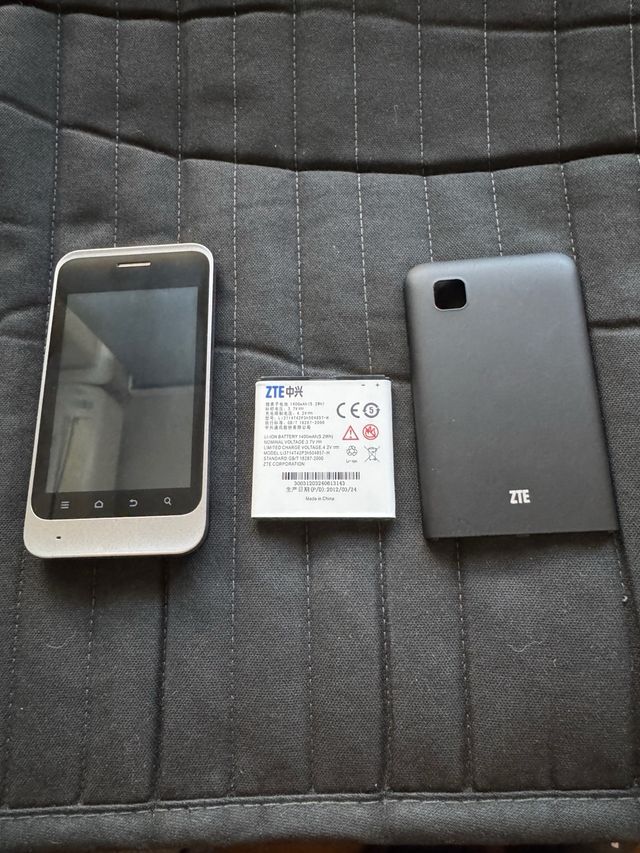 ZTE V788 - Móvil plateado