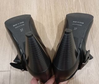 Botines negros con tacón N°37
