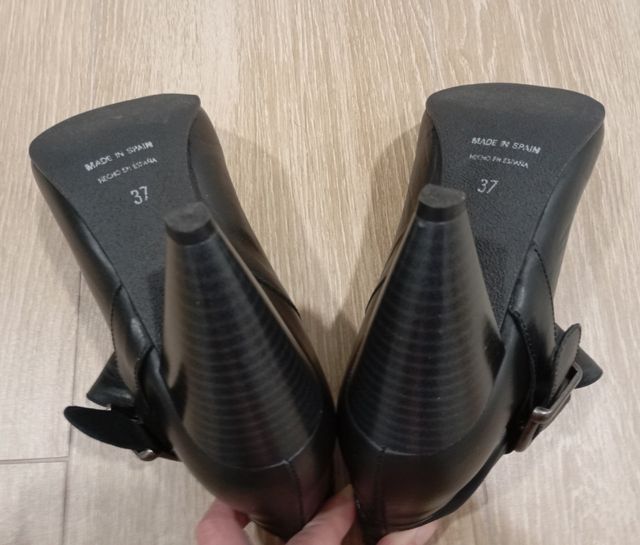 Botines negros con tacón N°37