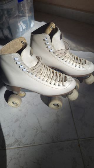 Patines artísticos blancos