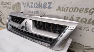Rejilla Delantera Gris Mitsubishi Montero 3.2 DID 