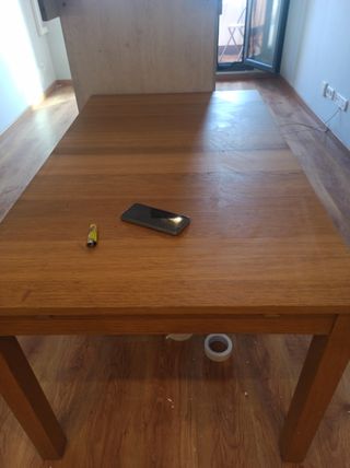 Mesa comedor extensible  con 4 sillas de madera 
