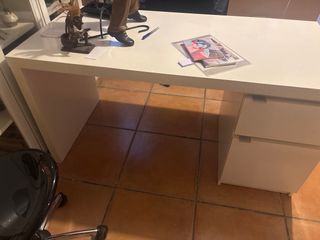 Escritorio Ikea blanco - 2 cajones/ ala de regalo