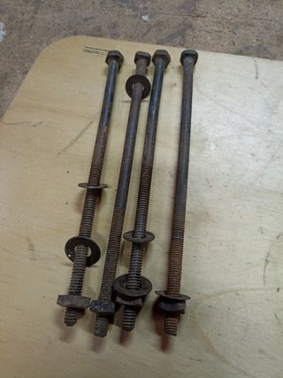 4 Tornillos antiguos somier madera