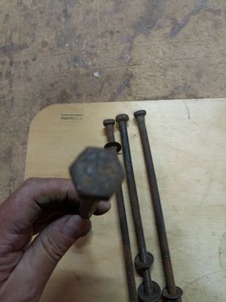 4 Tornillos antiguos somier madera