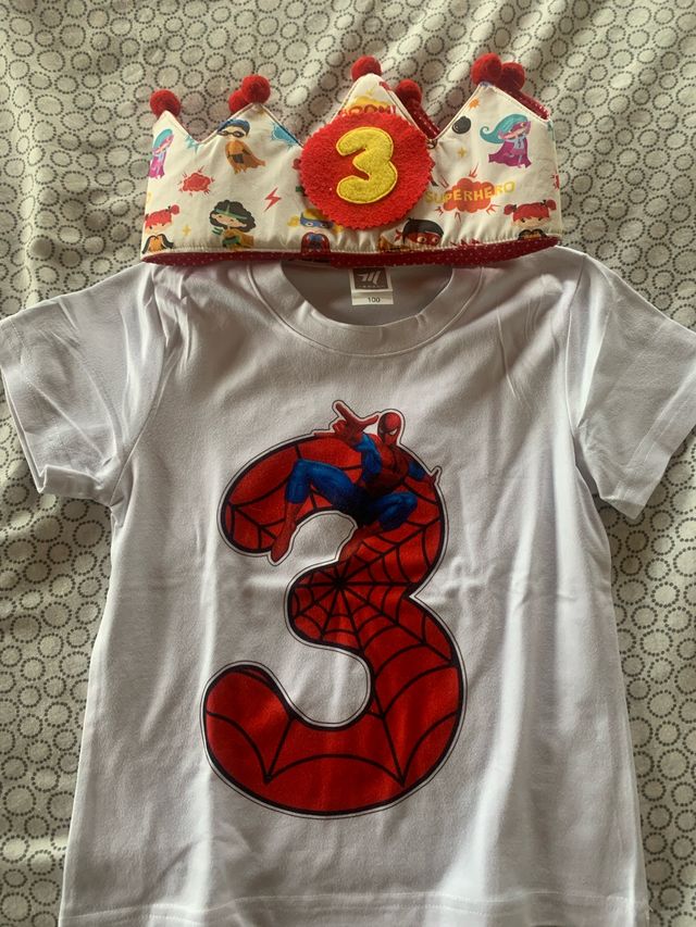 Camiseta, vela y corona Spiderman 3 años