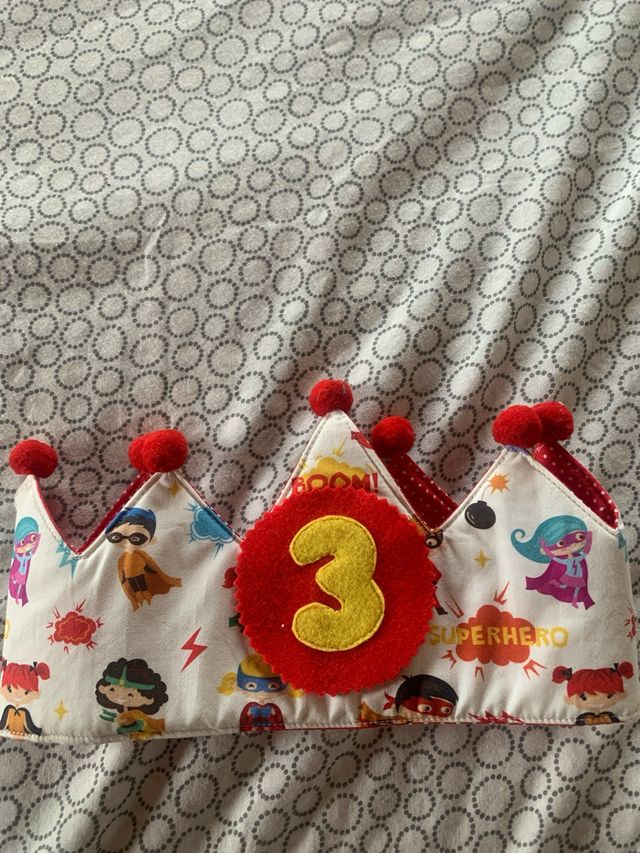 Camiseta, vela y corona Spiderman 3 años