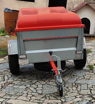 Remolque de coche con tapa 