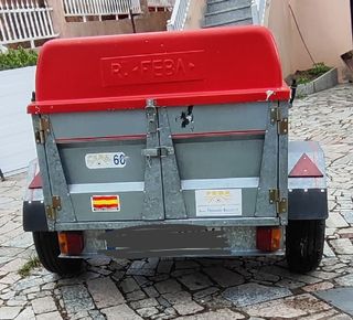 Remolque de coche con tapa 