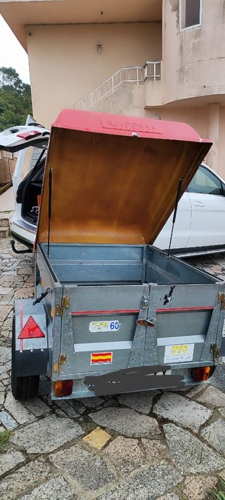Remolque de coche con tapa 