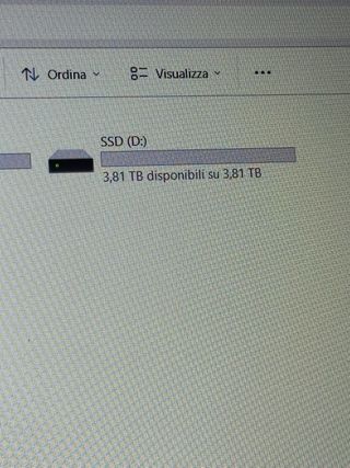 Hard disk portatile SSD da 4 Terabyte 