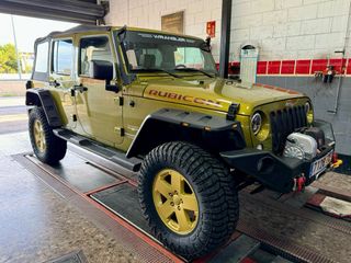 Paragolpes Jeep Wrangler JK + Winch Warn 8274. 