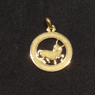 Colgante Signo Tauro de oro de 18k, 2.4 g.