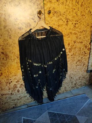 Traje árabe negro con dorado