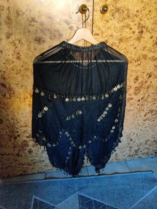 Traje árabe negro con dorado